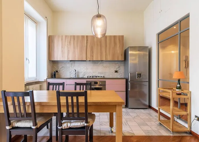 Colored And Spacious Flat Close To Navigli By Easylife